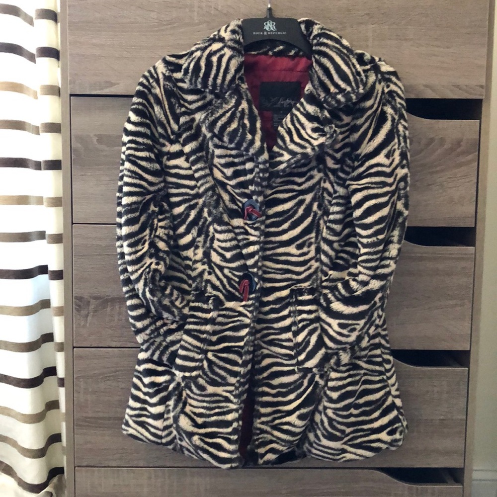 💕NWOT Faux Fur Coat!